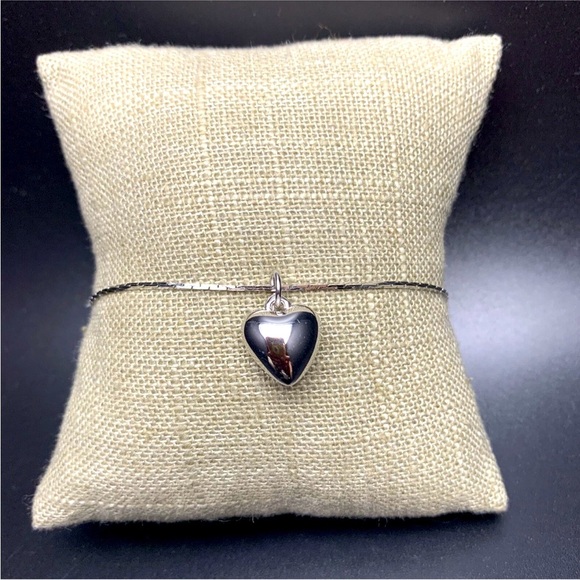 * "Estate Jewelry - Silver Puffy Heart charm Bracelet on a Serpentine chain - Picture 1 of 6